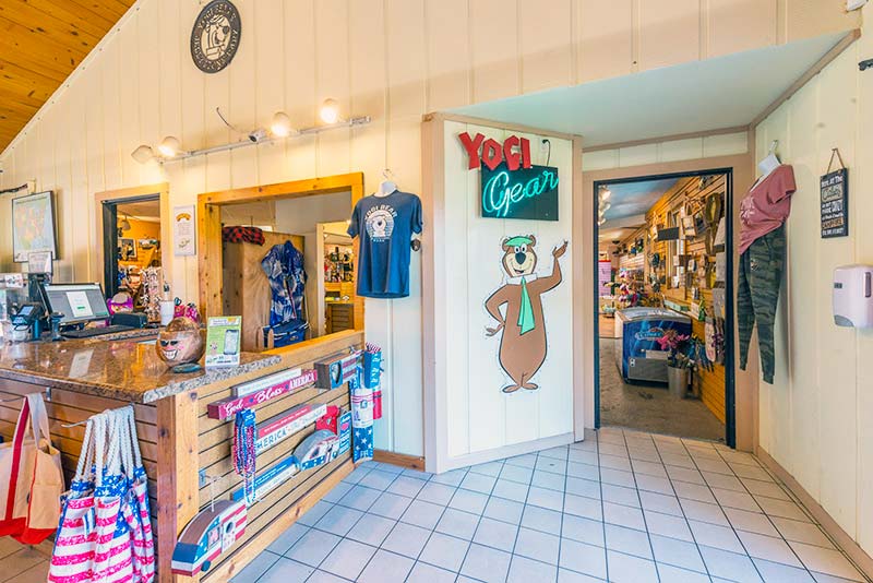 souvenier shop jellystone park