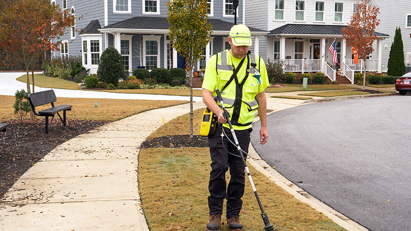 southern cross technicain scanning for gas leaks