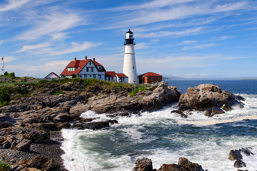 The Maine coast and Portland Head Light - Photo by Rapidfire on Wikipedia